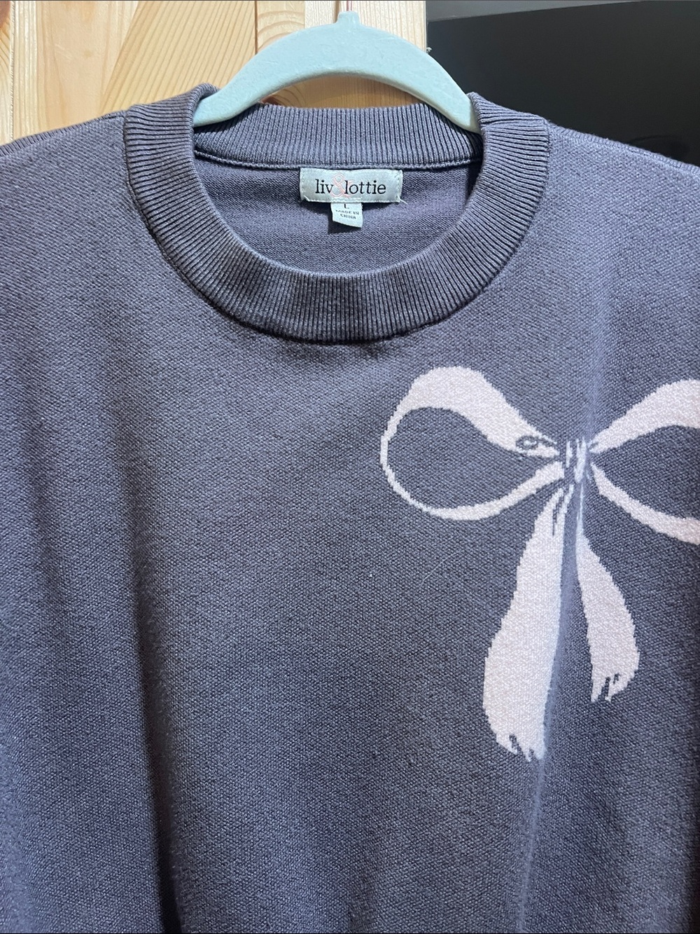 Liv & Lottie ladies Gray Pullover Sweater with Pink Bow size arge